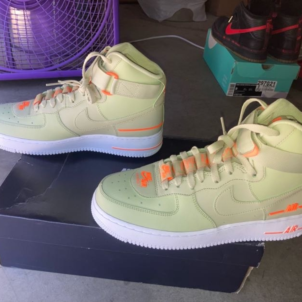 Nike - Picture 5 of 12
